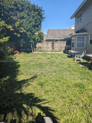 950 SW 95th Terrace, Pembroke Pines, FL 33025
