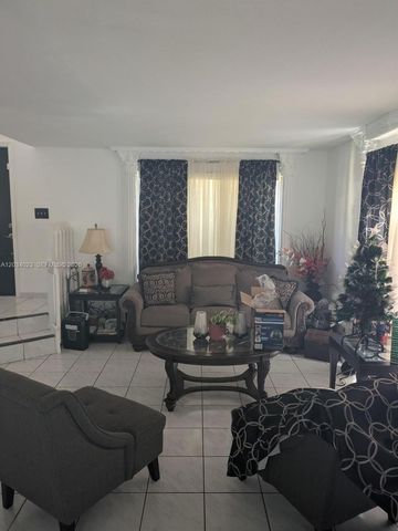 950 SW 95th Terrace, Pembroke Pines, FL 33025