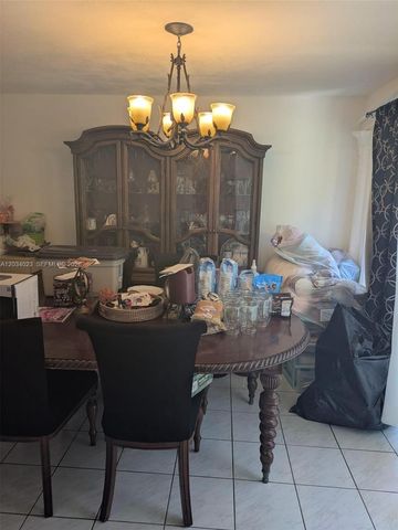 950 SW 95th Terrace, Pembroke Pines, FL 33025