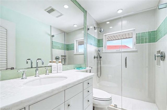 2206 Gulf Shore Blvd N Apt G2 2, Naples, FL 34102