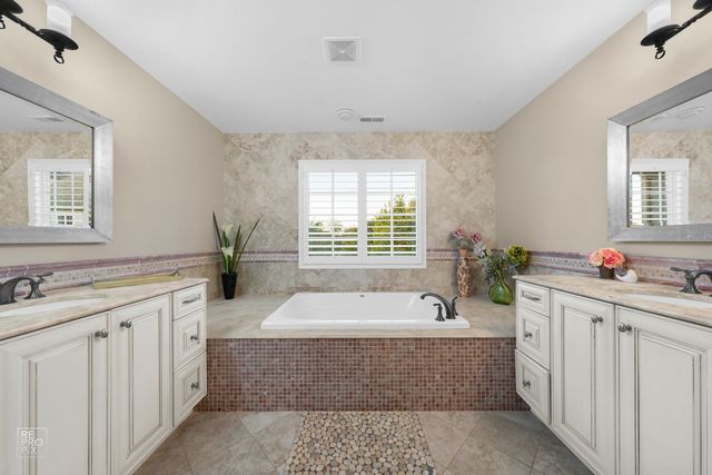 156 Paxton Road, Bloomingdale, IL 60108