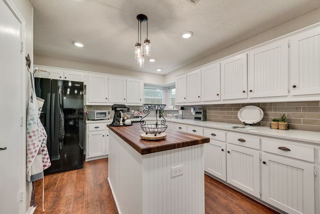 602 Creek View Circle, Ovilla, TX 75154