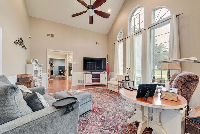 602 Creek View Circle, Ovilla, TX 75154