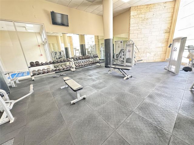 5161 Collins Ave 916, Miami Beach, FL 33140