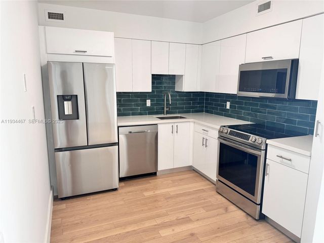 5161 Collins Ave 916, Miami Beach, FL 33140