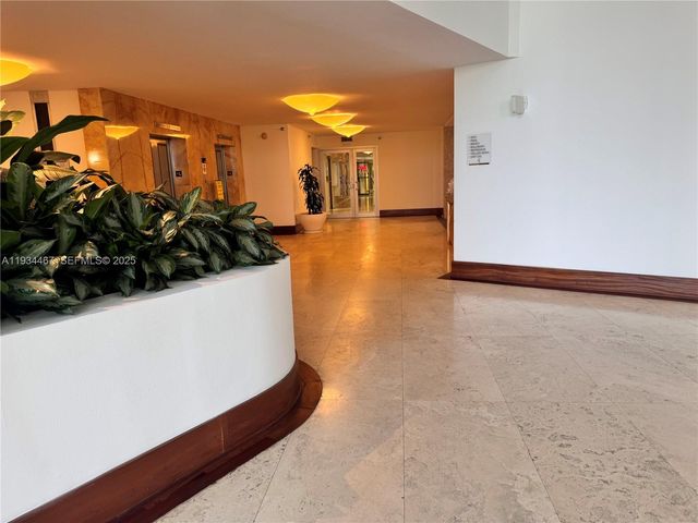 5161 Collins Ave 916, Miami Beach, FL 33140