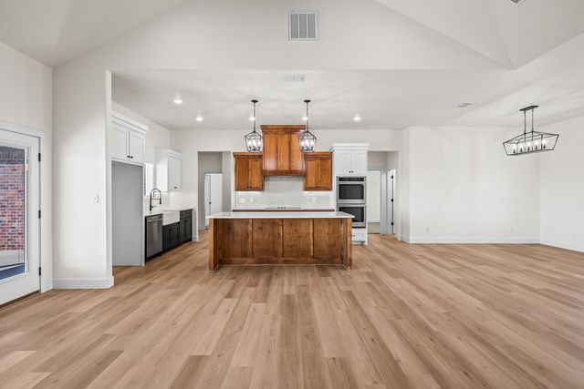 9917 F M 1294, Shallowater, TX 79363