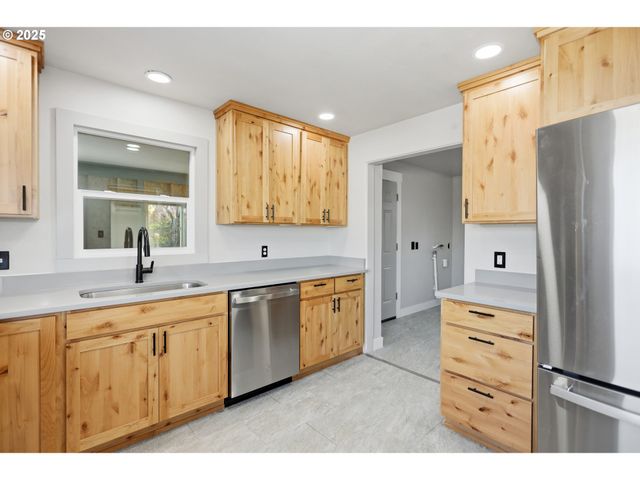 602 W 13TH St, The Dalles, OR 97058