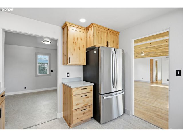 602 W 13TH St, The Dalles, OR 97058