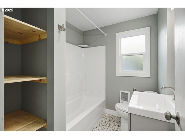 602 W 13TH St, The Dalles, OR 97058