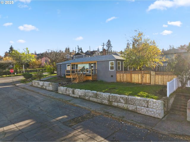 602 W 13TH St, The Dalles, OR 97058