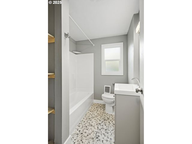 602 W 13TH St, The Dalles, OR 97058