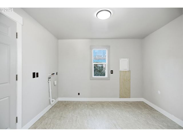 602 W 13TH St, The Dalles, OR 97058