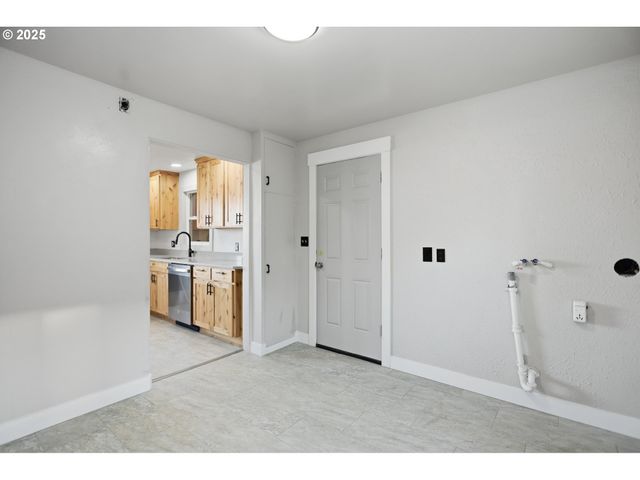 602 W 13TH St, The Dalles, OR 97058