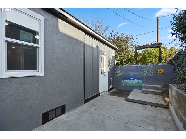 602 W 13TH St, The Dalles, OR 97058