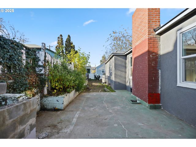 602 W 13TH St, The Dalles, OR 97058