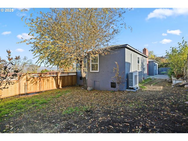 602 W 13TH St, The Dalles, OR 97058