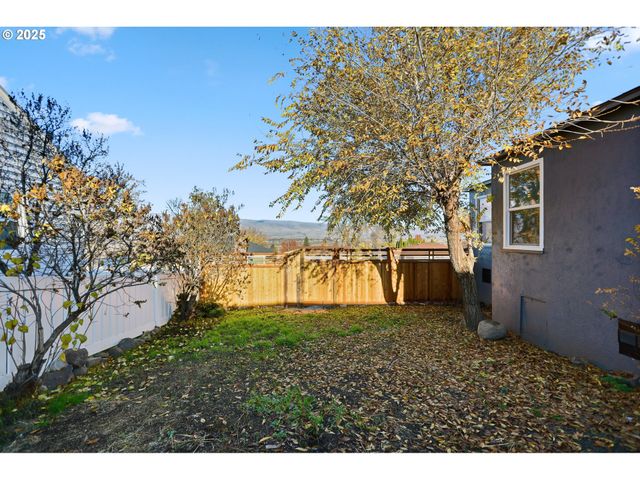 602 W 13TH St, The Dalles, OR 97058