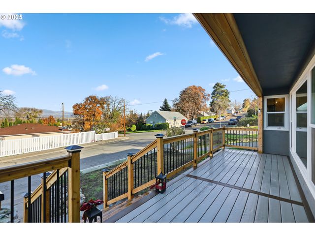 602 W 13TH St, The Dalles, OR 97058