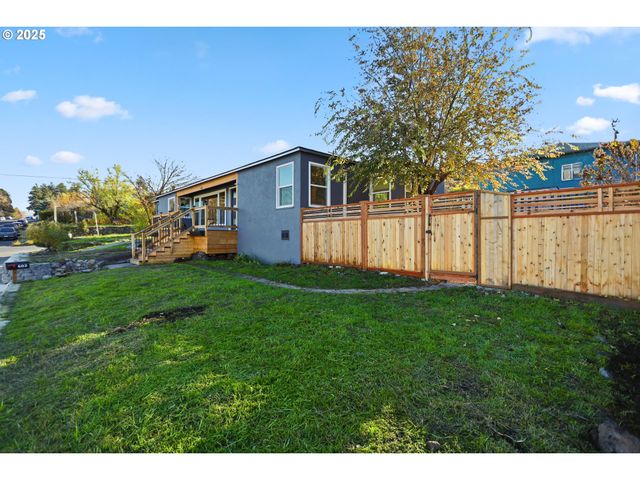 602 W 13TH St, The Dalles, OR 97058