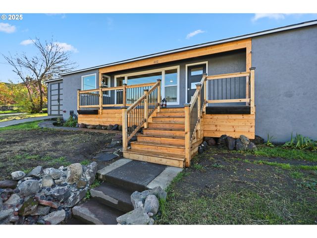 602 W 13TH St, The Dalles, OR 97058