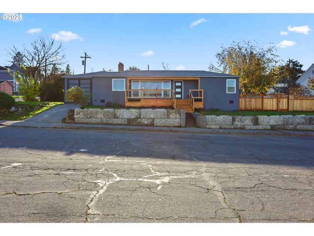 602 W 13TH St, The Dalles, OR 97058