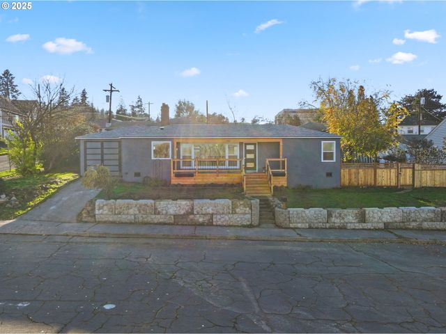 602 W 13TH St, The Dalles, OR 97058
