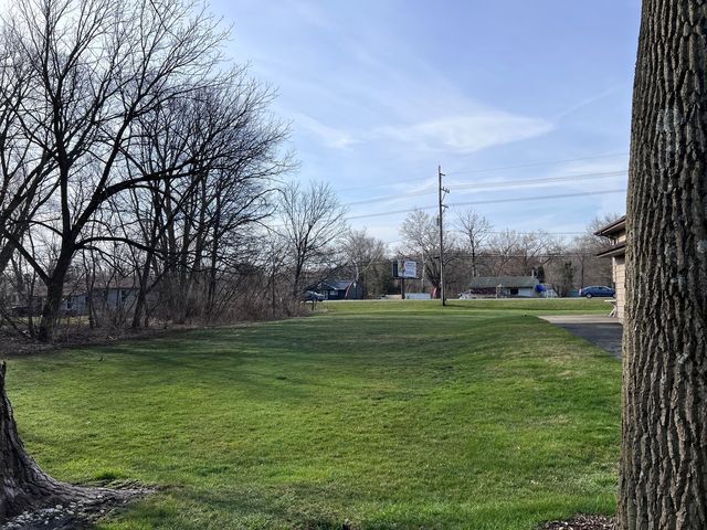 807 Menominee Drive, Lake In The Hills, IL 60156