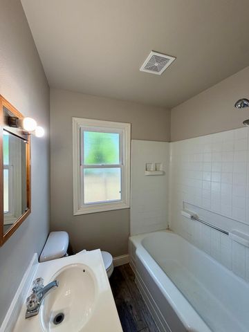1009 19th Street N, Moorhead, MN 56560