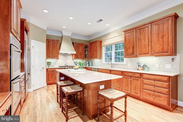 7927 SANDALFOOT DR, Potomac, MD 20854