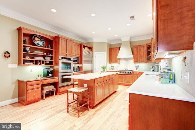 7927 SANDALFOOT DR, Potomac, MD 20854