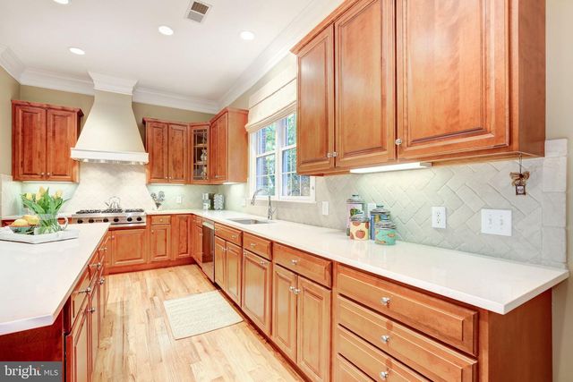 7927 SANDALFOOT DR, Potomac, MD 20854