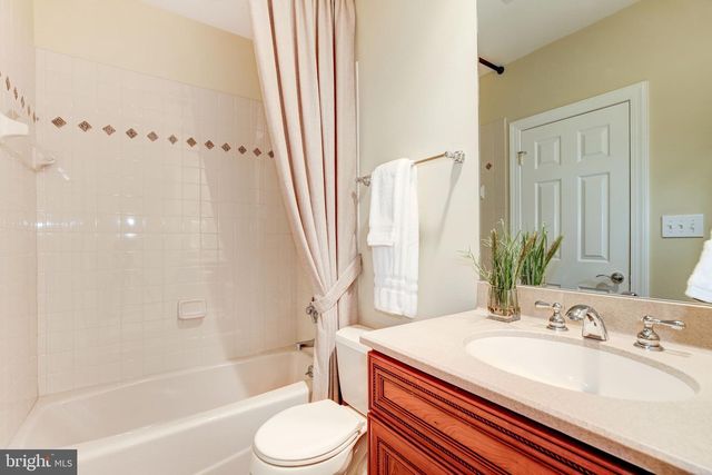 7927 SANDALFOOT DR, Potomac, MD 20854