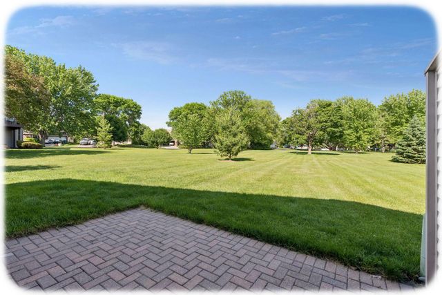 9558 Kingsview Lane N, Maple Grove, MN 55369