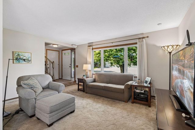 9558 Kingsview Lane N, Maple Grove, MN 55369