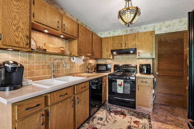 9558 Kingsview Lane N, Maple Grove, MN 55369