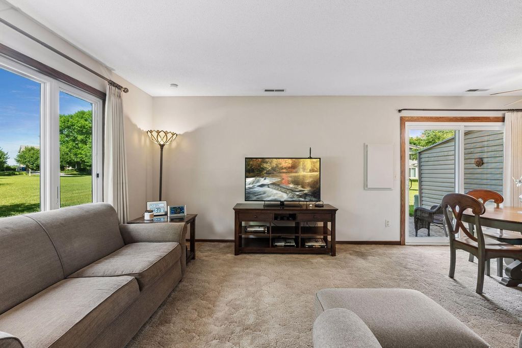 9558 Kingsview Lane N, Maple Grove, MN 55369 — photo 2
