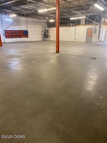 902 E 4th St, 8, Joplin, MO 64801