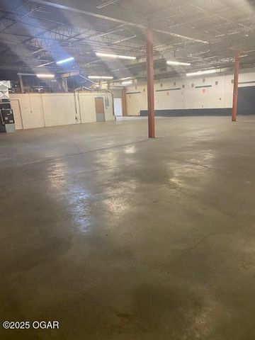 902 E 4th St, 8, Joplin, MO 64801