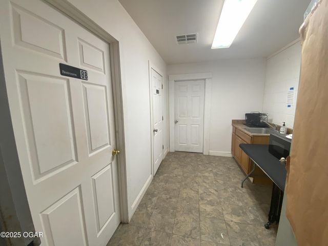 902 E 4th St, 8, Joplin, MO 64801