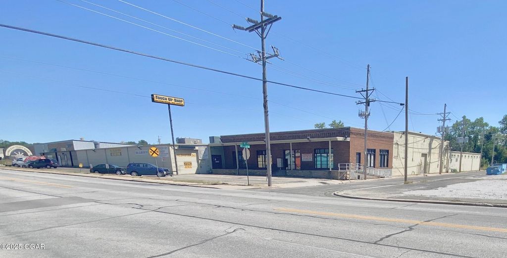 902 E 4th St, 8, Joplin, MO 64801
