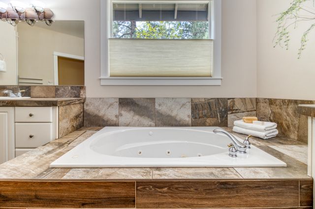 3290 NW Massey Drive, Bend, OR 97703