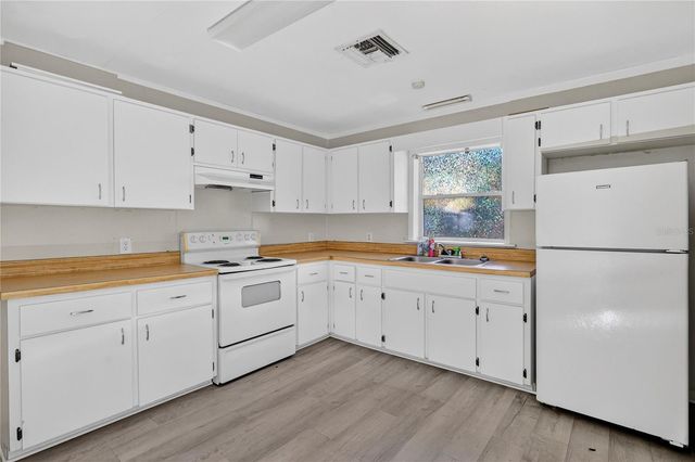 111 E LADY LAKE BOULEVARD, Lady Lake, FL 32159