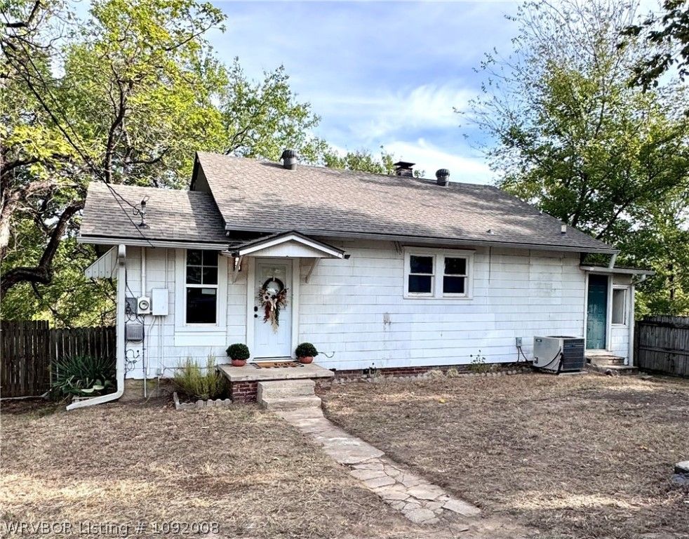 1600 S W Street, Fort Smith, AR 72901