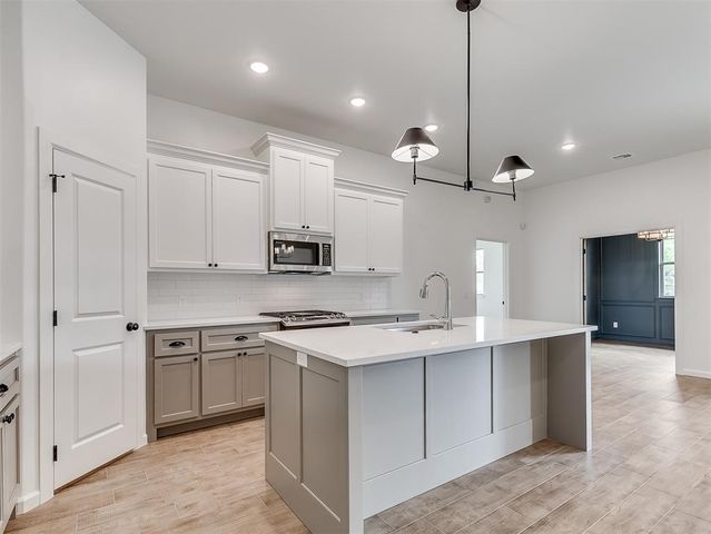 2600 Woods Edge Drive, Edmond, OK 73034