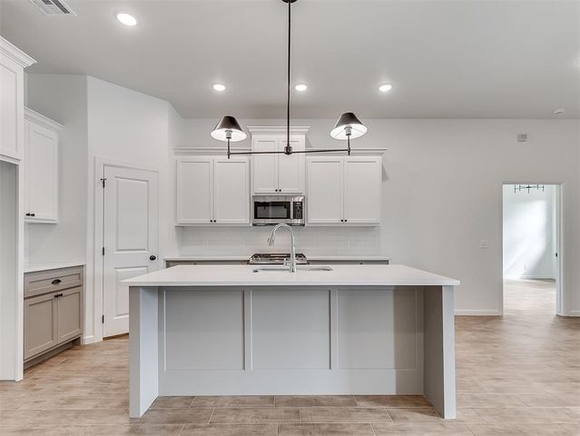 2600 Woods Edge Drive, Edmond, OK 73034