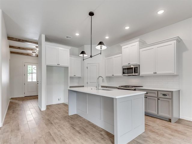 2600 Woods Edge Drive, Edmond, OK 73034