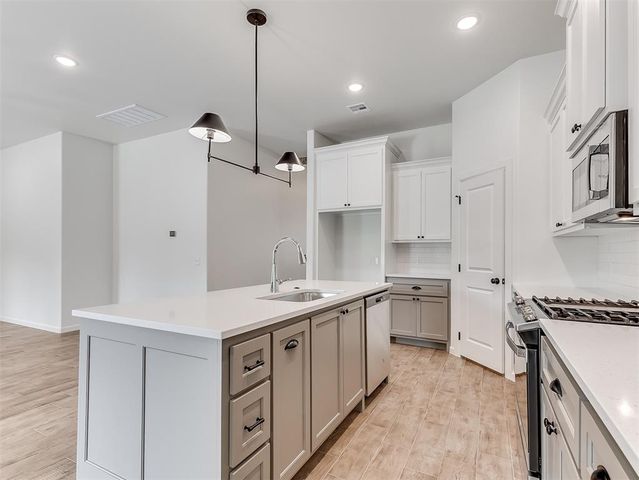 2600 Woods Edge Drive, Edmond, OK 73034