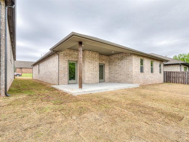 2600 Woods Edge Drive, Edmond, OK 73034