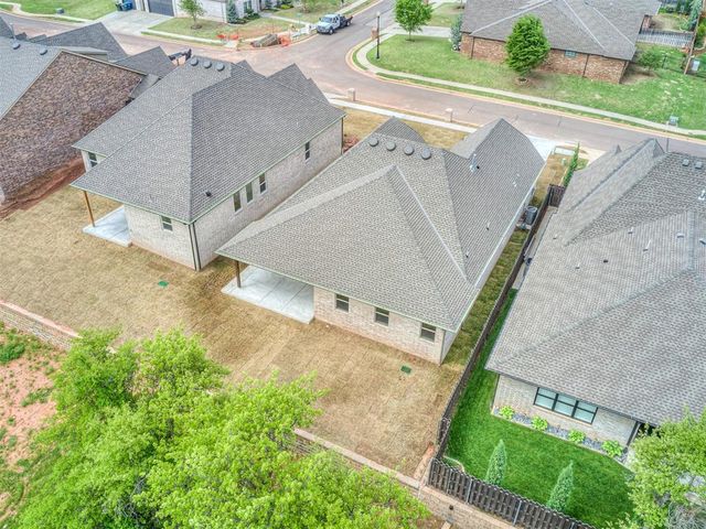 2600 Woods Edge Drive, Edmond, OK 73034